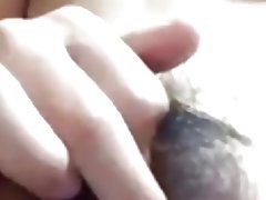 Asiática peluda masturbandose