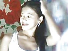 Tetas pequeñas asiáticas muestran el coño